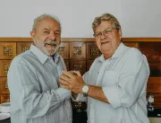 Ao lado de Lula, João Azevêdo participa de lançame