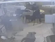 Vídeo: Homem abre fogo contra funcionário de funer