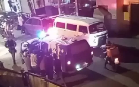 [VÍDEO] Após morte de policiais, 5 pessoas são ass