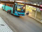 Passageiro corre para pegar ônibus, é atropelado e