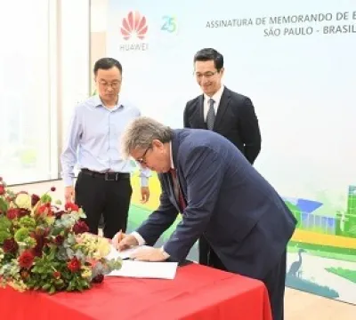 Governo faz parceria com empresa Huawei para quali
