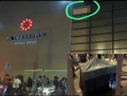 Idosa morre após ser atingida por estrutura de fachada de shopping em Campina Grande - VEJA O VÍDEO