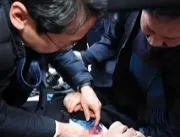 Líder da oposição na Coreia do Sul é esfaqueado no pescoço - VÍDEO FORTE