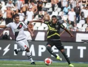 Vasco bate o Botafogo de virada e vence primeiro c