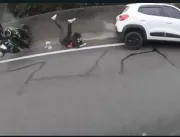 VÍDEO: Motorista embriagado atinge motociclista e capota carro após acidente em rodovia: CONFIRA