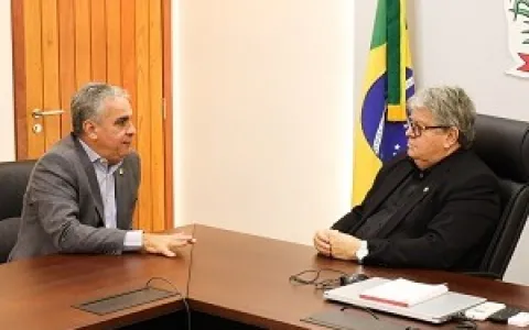 João Azevêdo recebe representante do governo feder