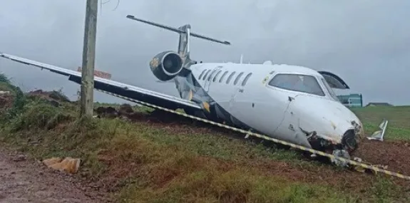 Vídeo mostra momento em que avião da Cimed sai da 
