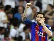 Messi encerra suspense e renova com Barcelona até 