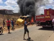 VÍDEO - Bandidos explodem carro-forte e deixam seg