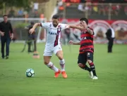 De virada, Flamengo vence o Vitória e garante vaga