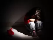 Homem é preso por estuprar a filha cega de 7 anos