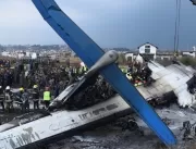 FOTOS: Avião fica fora de controle, cai ao tentar 