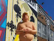 Estátua de Trump nu vai a leilão nos Estados Unido