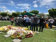 Corpo da jornalista Nelma Figueiredo é enterrado e