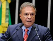Pré-candidato à presidência, Álvaro Dias faz pales