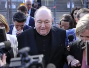 Polêmica: Arcebispo católico é condenado por encob
