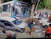 Acidente grave: Motorista de ônibus colide com doi