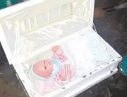 Pai exuma cadáver de bebê e descobre boneca dentro