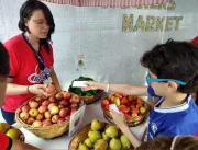 Crianças aprendem a negociar e comprar alimentos u