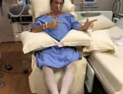 No hospital, Bolsonaro caminha pela 1ª vez após at