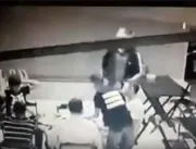 Homem é baleado na cabeça após tentar conter assal