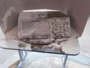 Homem é preso ao incendiar urna eletrônica no mome