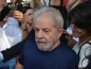 Decisão sobre soltar Lula é adiada no STF com dois