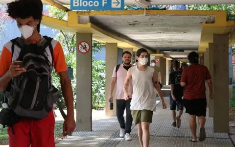 Após pandemia, calouros da USP se encontram no campus pela 1ª vez