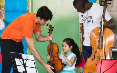 Brasil de Tuhu retoma apresentações presenciais em escolas públicas