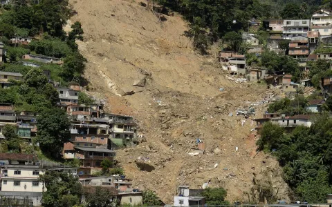 Justiça bloqueia R$ 2 bilhões do estado do RJ para obras em Petrópolis