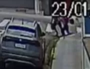 Vídeo: Mulher é abordada por assaltante em 1º dia 