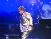 Fãs ficam preocupados após Elton John começar a ma