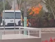 Incêndio destrói residência em frente a Prefeitura