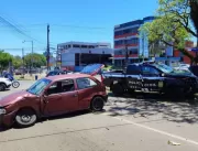 Perda total e policiais feridos: colisão de carro 