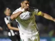Grêmio vence Botafogo de virada e empata na lidera