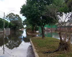 CATÁSTROFE NO RS: Nível do Rio dos Sinos se aproxi