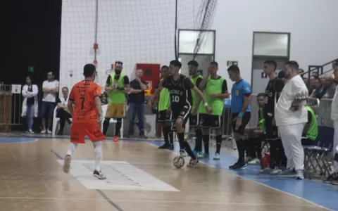 Yeesco Futsal vence o clássico e segue isolado na 