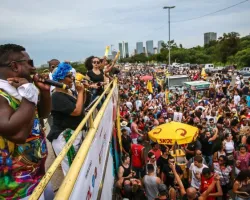Lula sanciona lei que reconhece blocos e bandas de