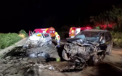 Forte colisão em Pinhalzinho deixa dois mortos