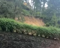 TEMPESTADE: Deslizamento de terra na Aldeia do Pap