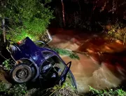 Motorista morre ao cair com veículo em rio no inte