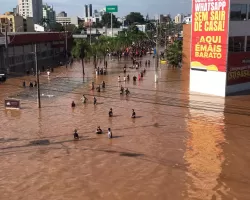 CATÁSTROFE NO RS: Rio estabiliza em São Leopoldo, 