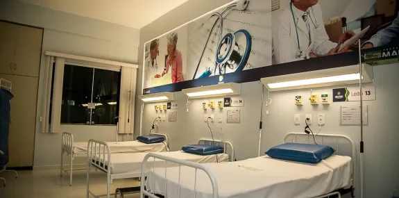 Médicos paulistas trabalham mais de 50 horas seman