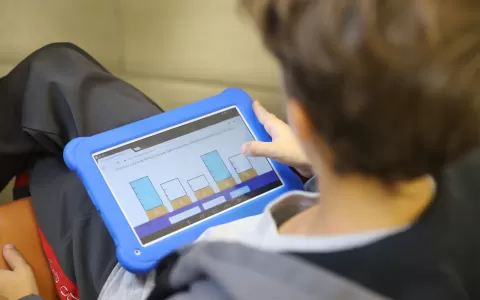 Professor engaja estudantes com plataformas digita