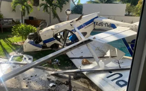 Aeronave cai em terreno de casa na Barra da Tijuca