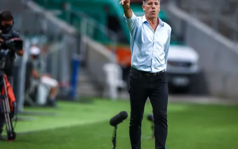 Grêmio demite Roger Machado e acerta retorno de Re