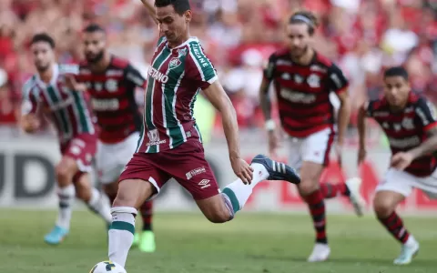 Fluminense bate Flamengo e dorme na vice-liderança