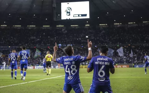 Cruzeiro vence no Mineirão e amplia vantagem na li