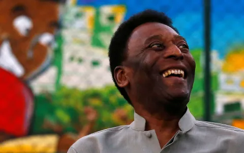 Estado de saúde de Pelé melhora, mas ainda não há 