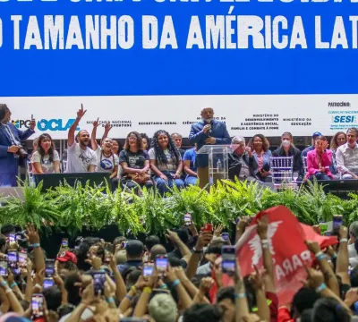 Lula participa de congresso da UNE e promete mais universidades